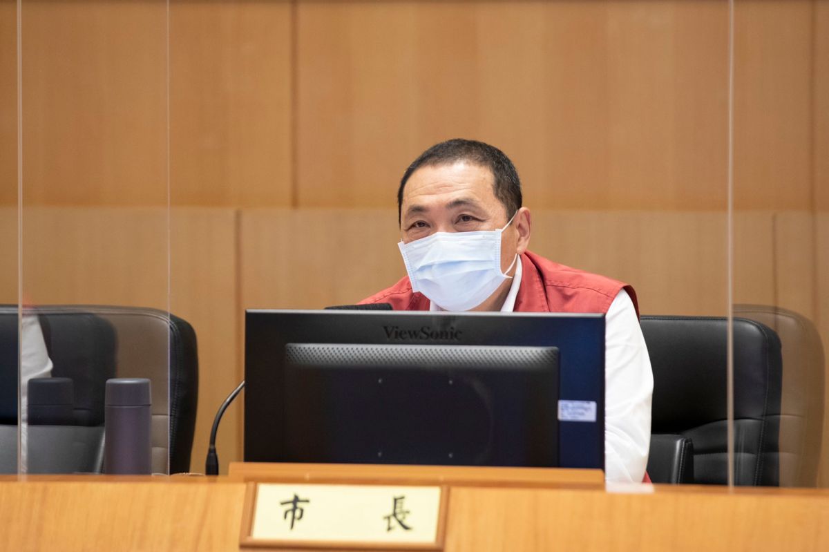 ▲新北市長侯友宜今（14）日表示，解封的過程當中，一定先從戶外開始，然後到室內，最後才會是餐飲的內用，一定會視疫情滾動式的檢討。（圖／新北市政府提供）
