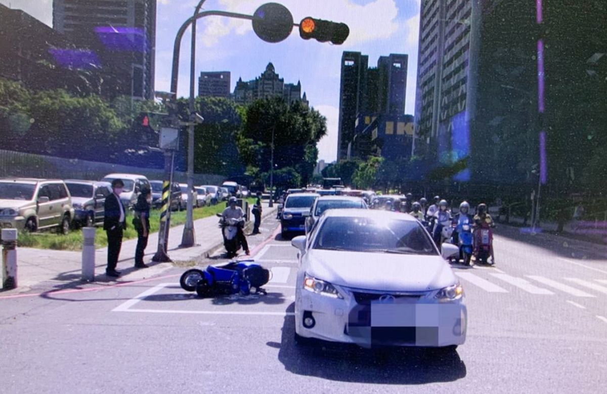 ▲丁允恭捲入桃色風波，請辭總統府發言人，今（14）日又傳酒駕肇事。（圖／NOWnews 資料照）