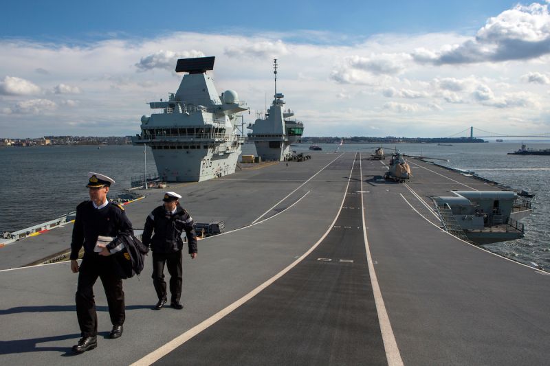 ▲英國航空母艦伊莉莎白女王號（HMS Queen Elizabeth）傳出艦上大約100人感染新冠肺炎。（圖／美聯社／達志影像）