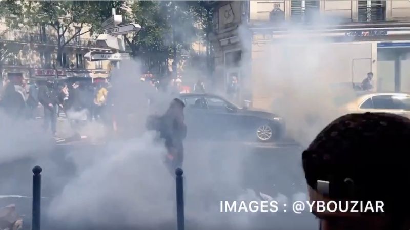 ▲法國警察發射催淚彈，並且逮捕抗議者。（圖／翻攝自Yazid