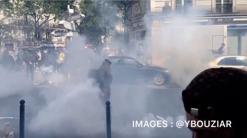 ▲法國警察發射催淚彈,並且逮捕抗議者。(圖/翻攝自Yazid
