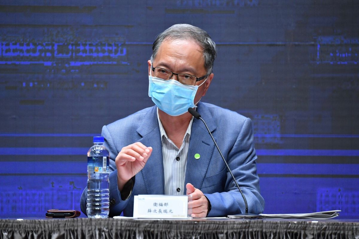 ▲衛福部次長薛瑞元表示，若726要降級，各行業要針對出現確診者的應變措施做好準備。（圖／行政院提供）
