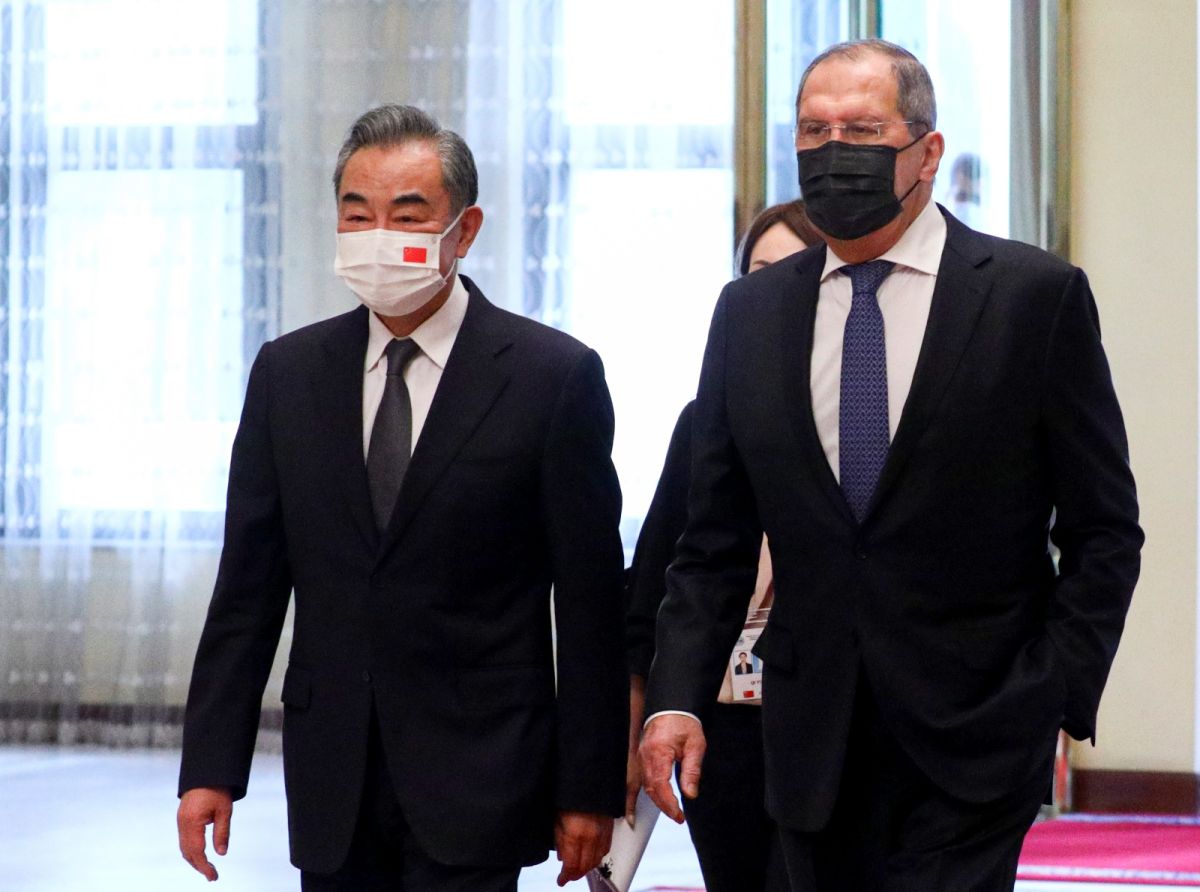 ▲針對爆炸發生原因，中國和巴基斯坦存在看法上的分歧，中國外交部長王毅(左)並催巴方應盡快查明真相，嚴懲涉事人員。資料照。（圖／美聯社／達志影像）