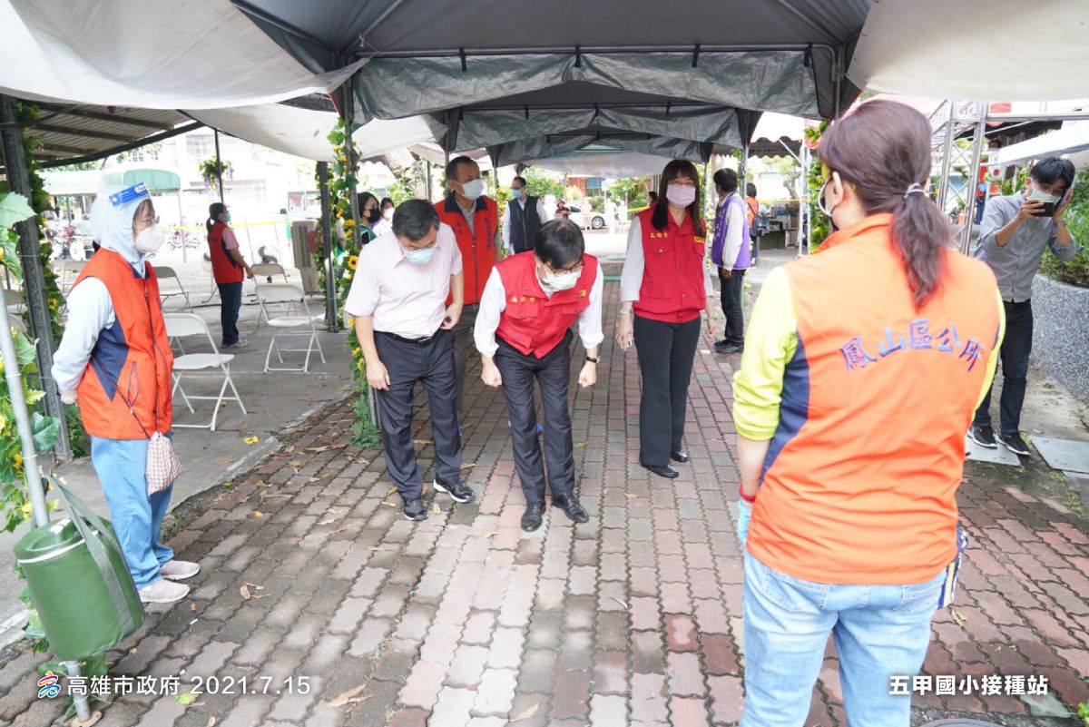 ▲高雄市今天連續14天零確診，市長陳其邁在防疫會議後記者會代表高雄市是安全的，要特別謝謝市民朋友與全體工作人員的配合。（圖／高市府提供）