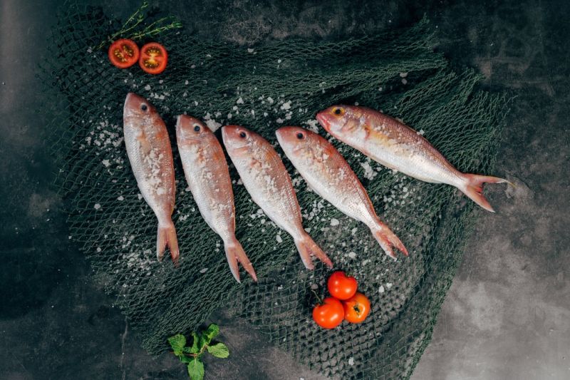 ▲魚類料理是台灣民眾餐桌上常見的菜餚，農委會特別分享快速去除魚刺的3步驟。（示意圖／翻攝自Unsplash）