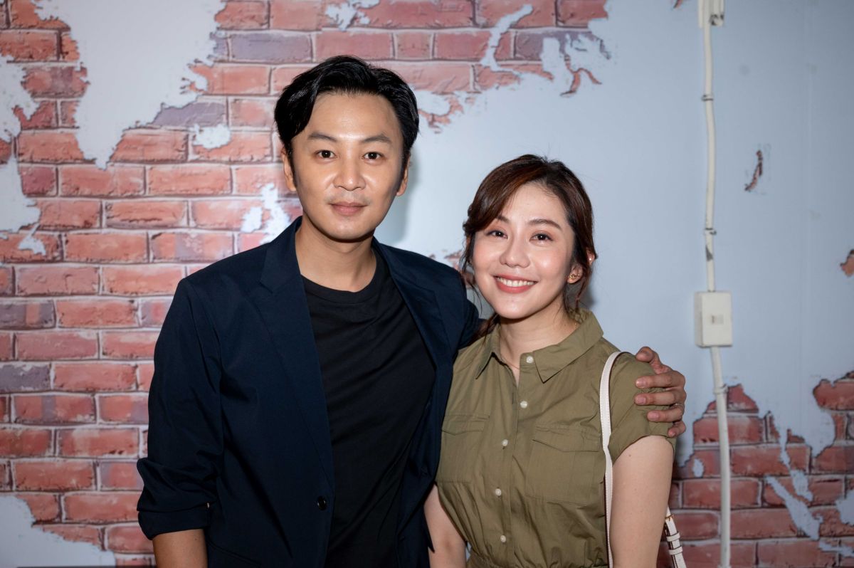 ▲張書偉（左）與王宇婕飾演夫妻檔。（圖／TVBS提供）