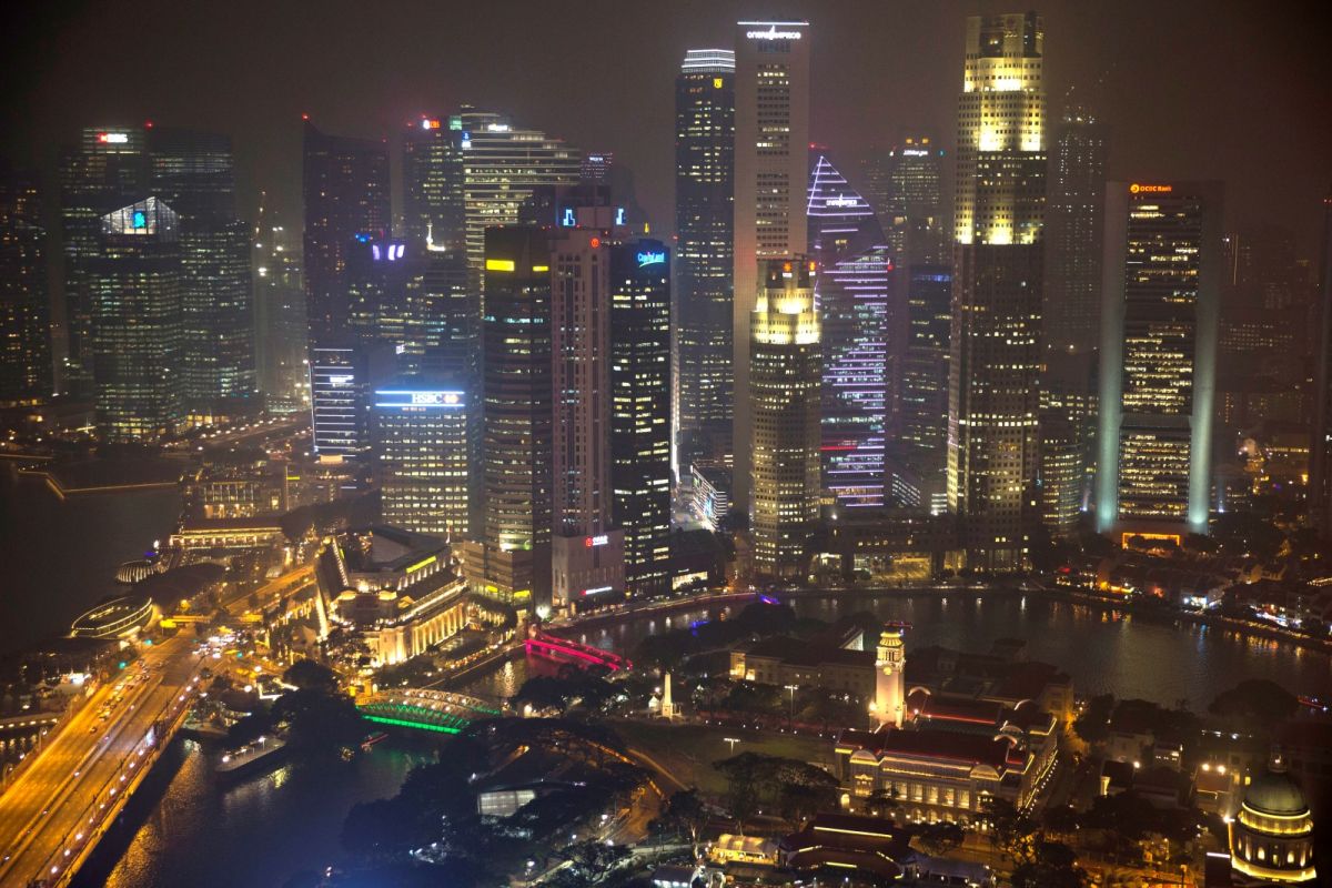 新加坡濱海灣燈光投影秀告別2021　社區煙火迎新年
