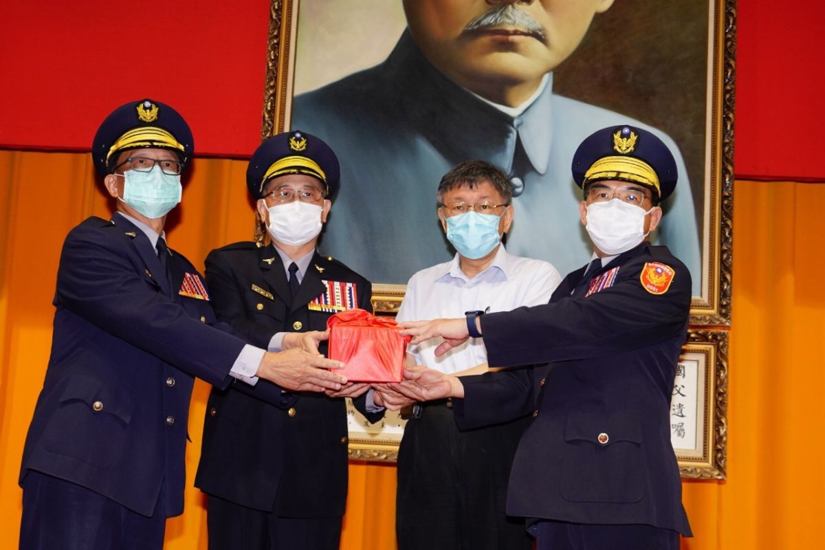 ▲台北市警察局長上午舉辦交接典禮，由市長柯文哲親自蒞臨主持。(圖／北市府提供)