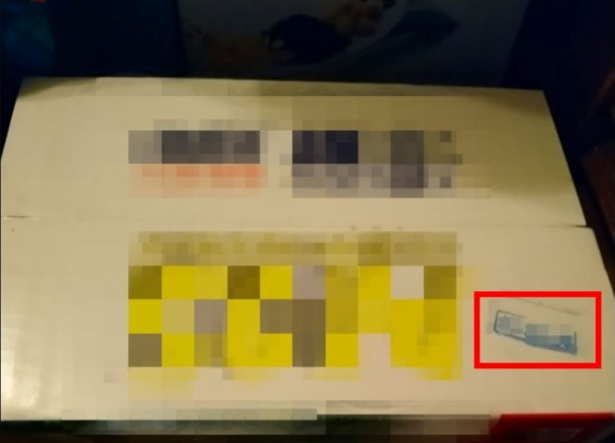 ▲一名女網友購買整箱洗潔精後，發現上面被箱子上被蓋了私人姓名章。（圖／翻攝Costco好市多 商品經驗老實說臉書）