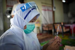 馬來西亞疫苗覆蓋率高　完整接種入境隔離減至7天
