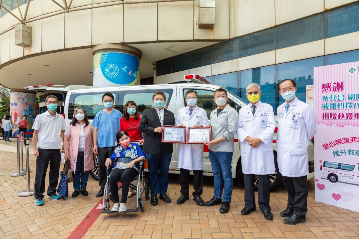 ▲立法院副院長蔡其昌與威剛科技捐贈救護車(圖／蔡其昌服務處提供2021.7.16)