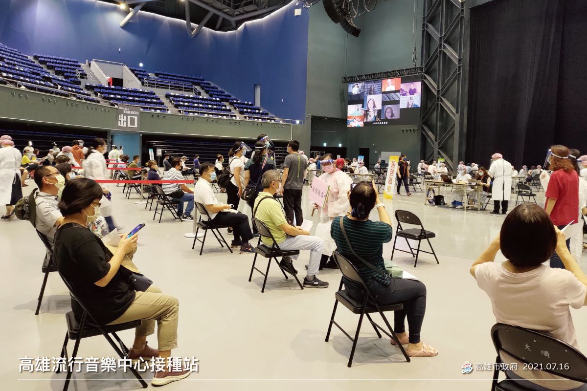 ▲高市府今天公布即日起凡年滿20歲的尚未接種新冠疫苗者於9月6日前可直接到高雄市相關醫療院所接種高端疫苗。（圖／高雄市政府提供）
