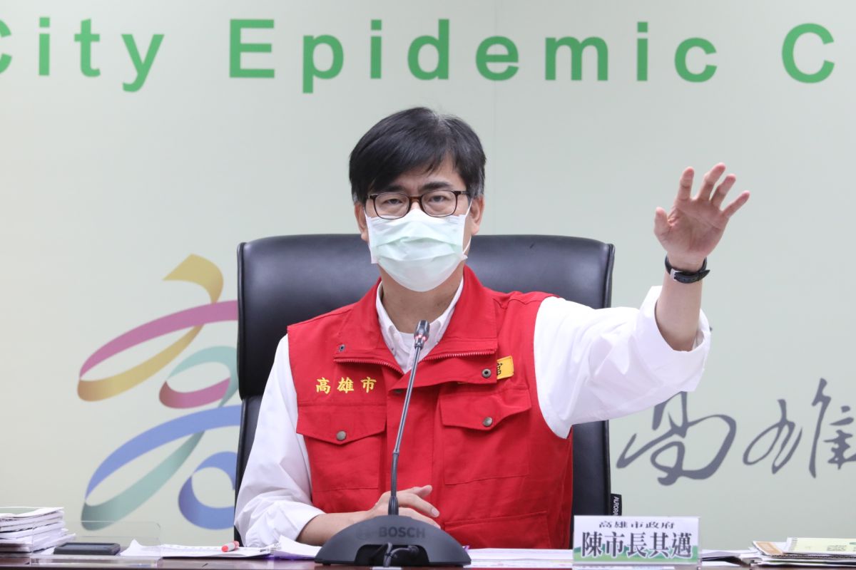 ▲行政院南部聯合服務中心執行長陳政聞捲入屏東飯店群聚案，高雄市長陳其邁認為「應釐清是否違反傳染病防治法，假如涉及到政府官員『應嚴懲不貸』，這個是我的立場」。（圖／高雄市政府提供）