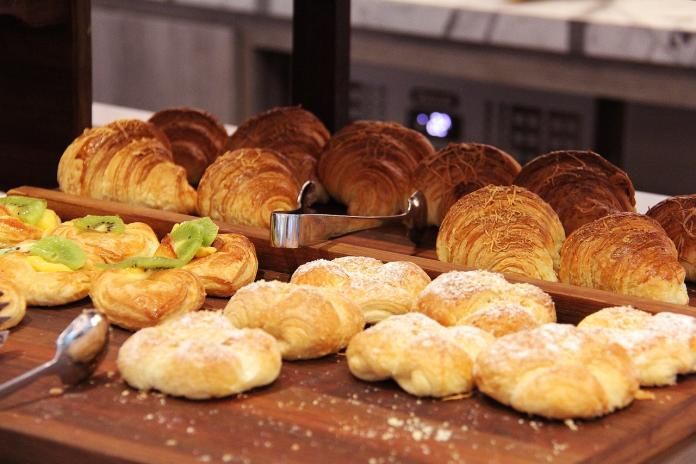 ▲台式麵包剛出爐時香噴噴的，口味眾多又便宜，成為不少人早餐的首選。（圖/pixabay）