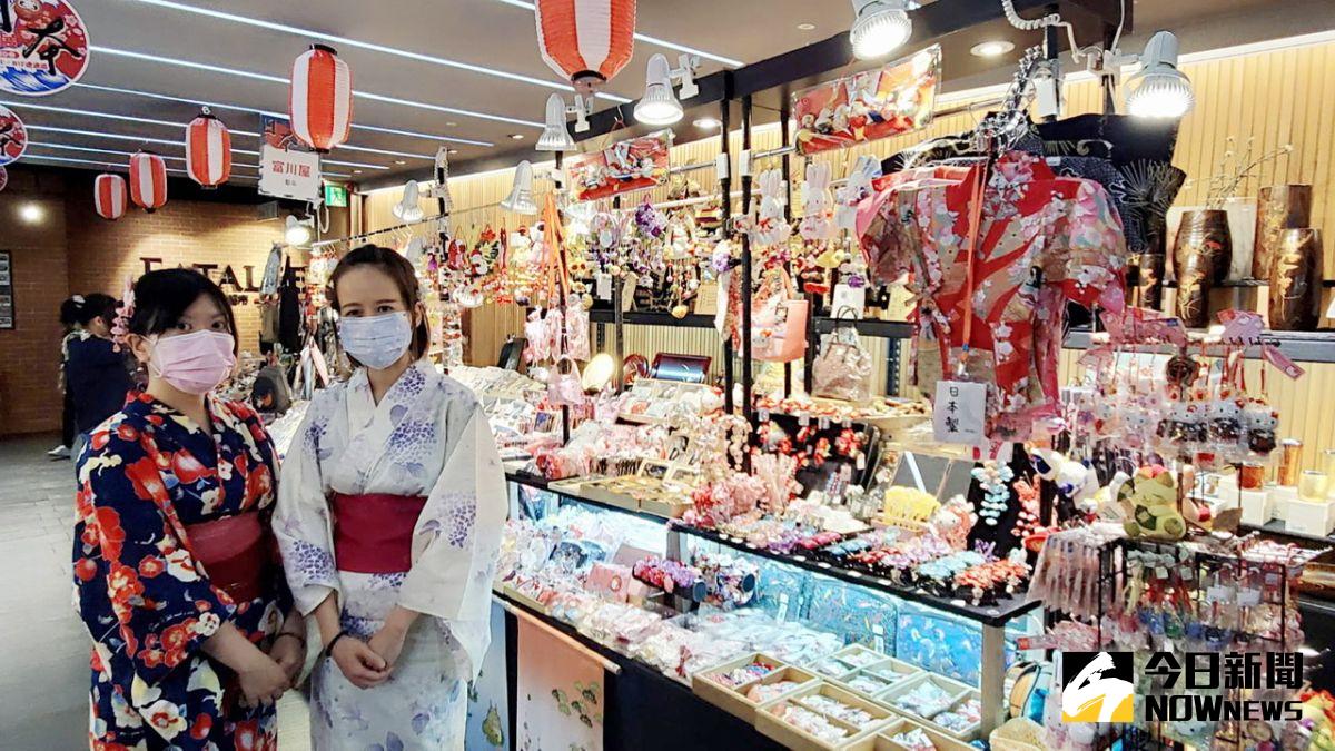▲微解封鬆綁部分措施，百貨業者也祭出優惠刺激買氣，引進日本美食工藝感謝展。（圖／記者陳美嘉攝，2021.07.18）