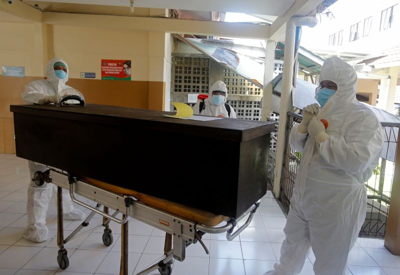 ▲印尼的新冠疫情仍在持續延燒，除了一般民眾，醫護人員的染疫和病故人數也有攀升趨勢。（圖／美聯社／達志影像）