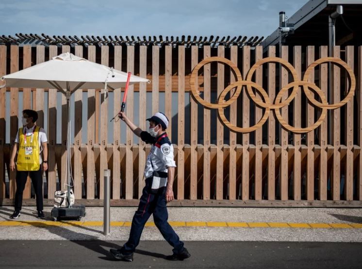 ▲陸續抵達選手村的各國選手陷入恐感染新型冠狀肺炎疫情的恐懼中，因已有2名入住選手村的選手和1名隨隊人員篩檢結果為陽性。（圖／美聯社／達志影像）