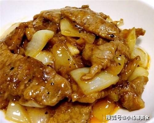 ▲搜狐美食專欄《小楊聊美食》表示，牛肉跟「黑胡椒」口感非常搭！黑胡椒牛肉是很下飯的菜色之一，若將它做好後連同湯汁一起淋在白飯上，再配上幾根蔬菜做成蓋飯，這樣吃起來會很美味。（圖／翻攝自搜狐號《小楊聊美食》）