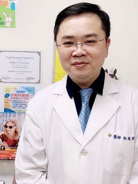 ▲明星眼科診所院長凃俊銜,台北醫學大學醫學系畢業,曾任中華民國衛生署眼科專科醫師、中華民國眼科醫學會會員、秀傳紀念醫院眼科主治醫師,現任明星眼科診所院長。(圖/品牌提供)