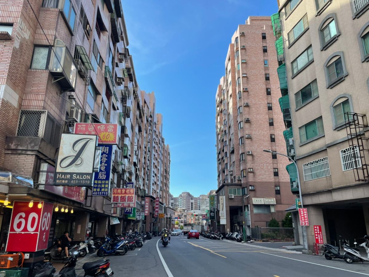 ▲桃園中壢區永福路房價親民，吸引小資首購族。（圖／NOWnews資料照片）