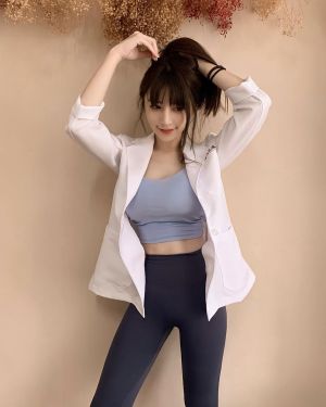 ▲陳玟媛披上營養師袍,身材曲線畢露。(圖/陳玟媛IG) ▲陳玟媛披上營養師袍,身材曲線畢露。(圖/陳玟媛IG)