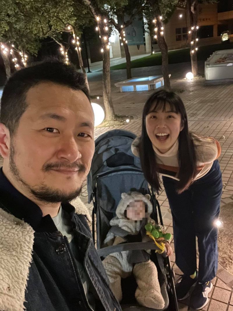 ▲九把刀(左)與周亭羽(右)經過劈腿事件後走入婚姻。(圖/九把刀臉書)