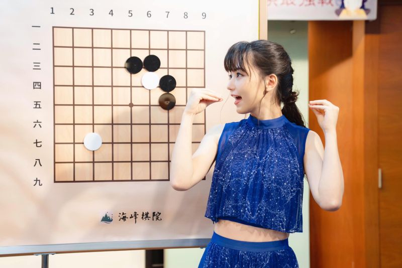 ▲▼黑嘉嘉被日本人封為「千年一遇的美女棋士」。（圖／双喜電影提供、黑嘉嘉臉書）