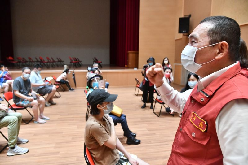 ▲新北市長侯友宜今日特別到永和國父紀念館看疫苗的接種狀況。(圖/新北市政府提供)