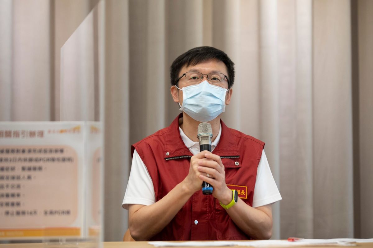 ▲教育局長張明文表示，兼顧防疫安全及紓解家長的照顧壓力，且教職員工已全面施打疫苗達2週，因此採有條件式的開放。（圖／新北市政府提供）