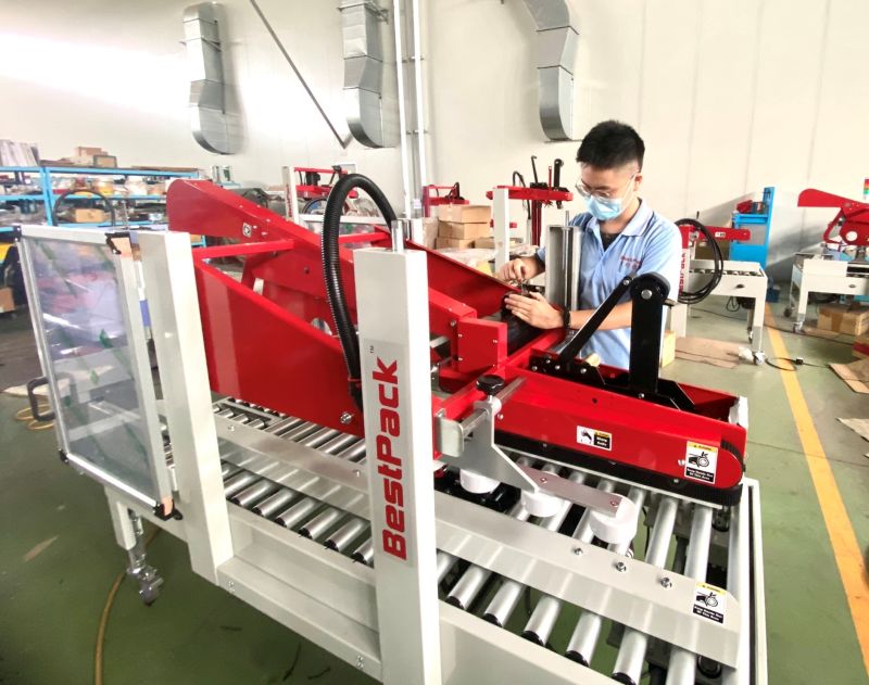 ▲參與天珩機械訓練的雙軌訓練生,透過職場訓練習得機械專業技能(圖/勞動力發展署雲嘉南分署提供)