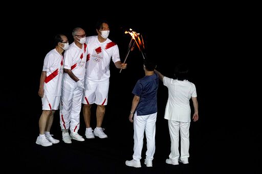 王貞治傳遞聖火日國民 跪下哭了 焦點 Hinet生活誌 王貞治傳遞聖火日國民 跪下哭了 焦點 Hinet生活誌