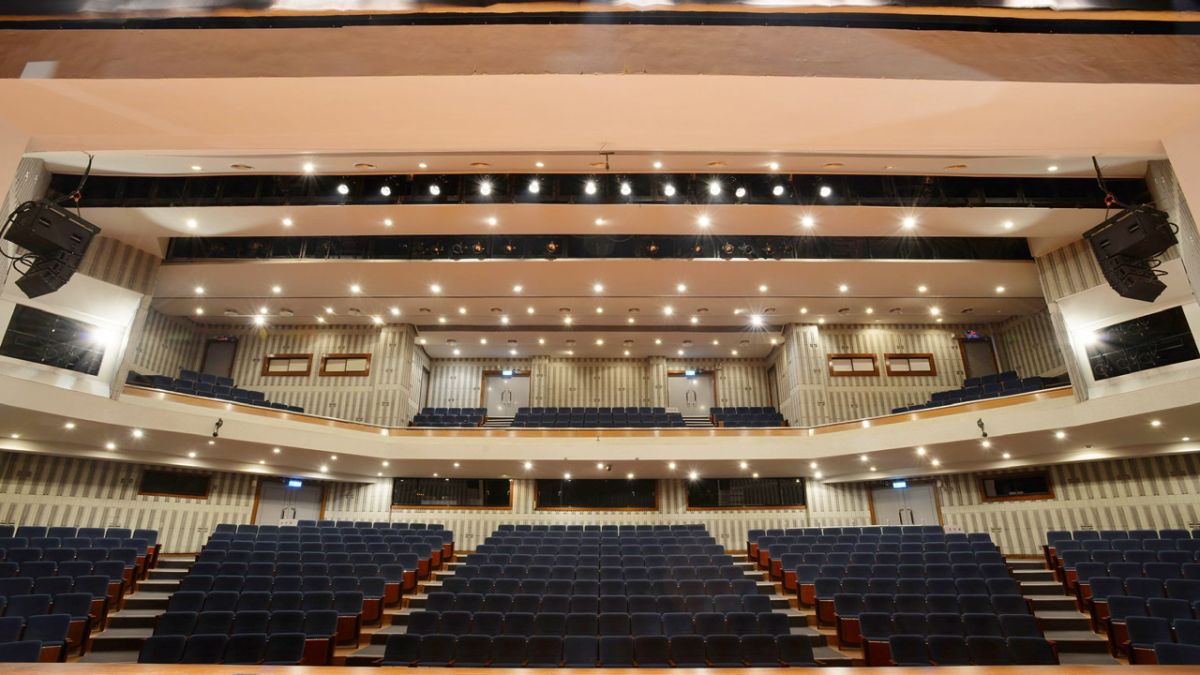 ▲表演廳觀眾入場採間隔座、梅花座，第一排與舞台前緣須有3公尺以上距離。（圖／高市府文化局提供）