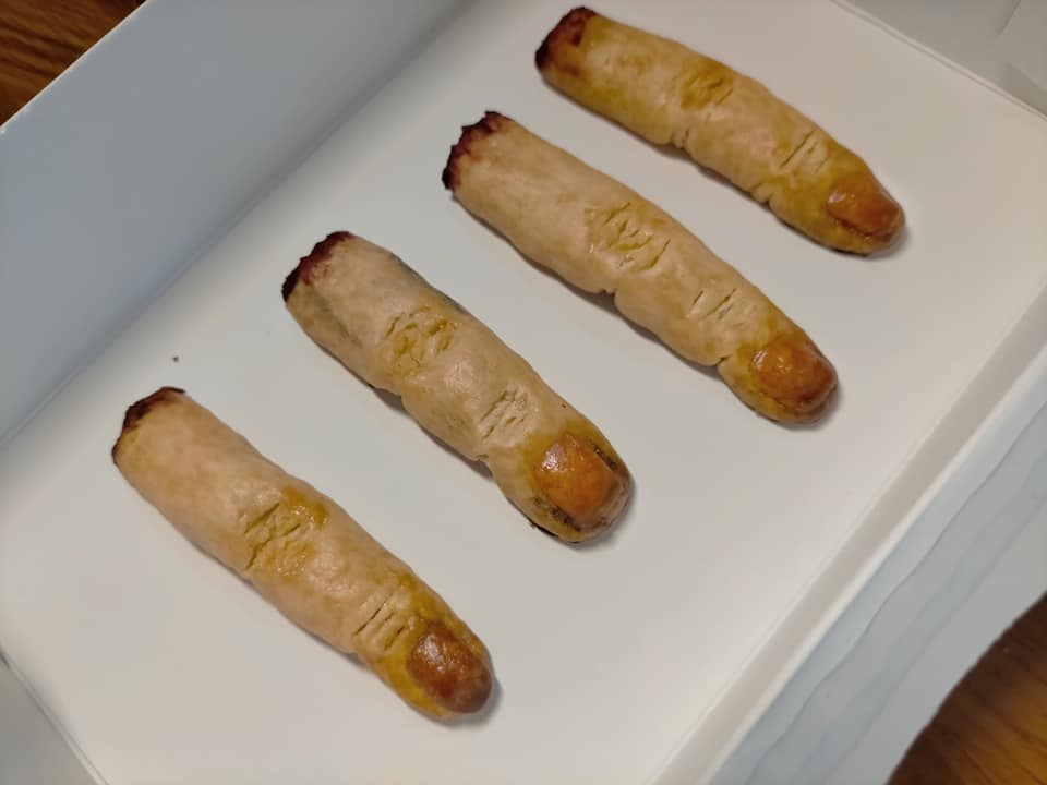 ▲一位女網友精心製作出「手指餅乾」，讓大家全嚇壞，引發熱議。（圖／翻攝自《廚藝公社》臉書）