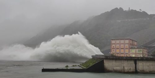 巴威颱風挾豪雨　石門水庫預防性調節放水、保留4公尺防洪空間