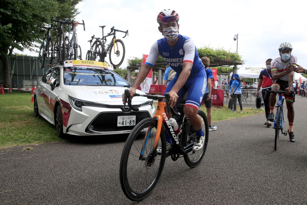 ▲我國自由車一哥馮俊凱參加東京奧運更路賽挑戰自我，可惜未能完賽，自由車代表隊4人將是首批返台的代表隊成員，教育部設置專用通道歡迎歸國。（圖／美利達提供）