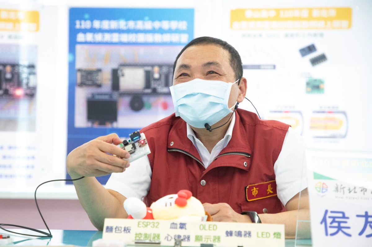 ▲侯友宜今（26）日受訪時認為，從警戒三級到警戒二級必須戒慎恐懼，一旦疫情有狀況，「隨時可以拉回來警戒三級！」（圖／新北市政府提供）