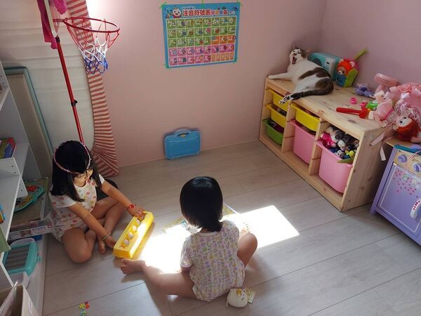 ▲帶小孩真心累人,奴才晚上必須加罐罐!(圖/IG帳號@eileen2328授權)