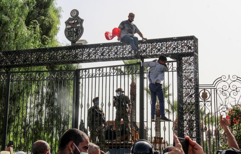 政治動亂加劇　突尼西亞總統再開除國防部長

