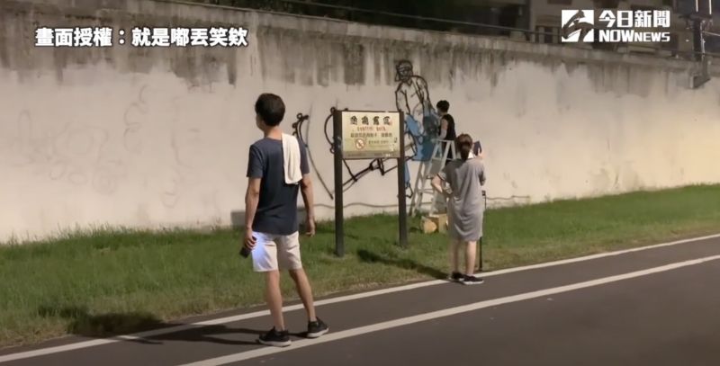 ▲簡單的草稿打模後,創作正式開始。(圖/就是嘟丟笑欸