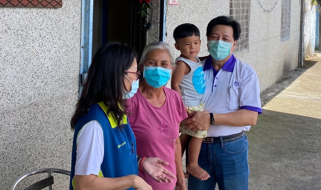 ▲美國CIA預測台灣生育率即將墊底，鄭寶清擔任立委期間爭取育兒津貼補助得到中央支持，今年8月1日將加碼到3500元。（圖／鄭寶清服務處提供）