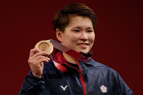 ▲舉重女將陳玟卉在東京奧運舉出驚奇，本次也有機會挑戰生涯首面亞運獎牌。（圖／美聯社）