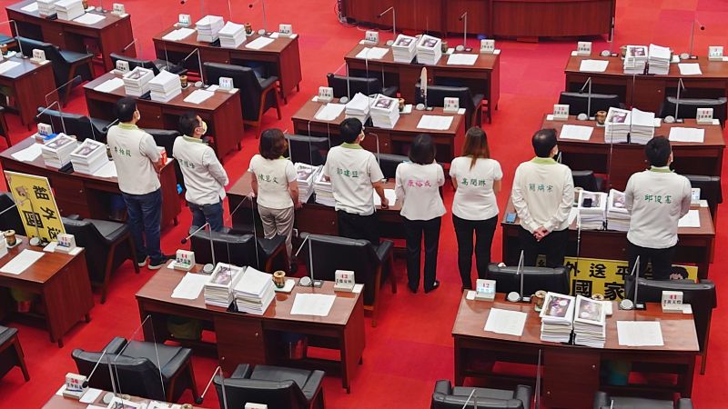 ▲高雄市議會今(28)日復會,由民進黨議員郭建盟打頭陣,聯合多位民進黨議員聯合質詢。(圖/記者鄭婷襄攝,2021.07.28)