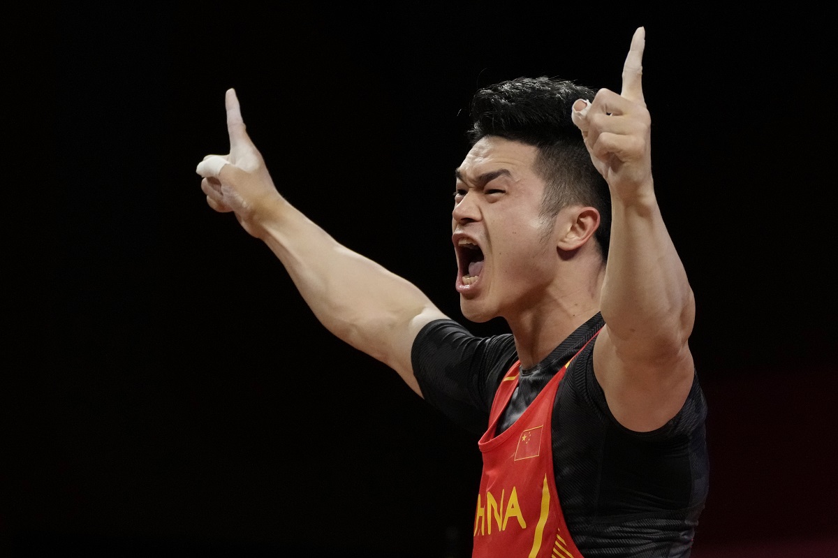 ▲中國舉重名將石智勇在東京奧運男子73公級奪金。（圖／美聯社／達志影像）