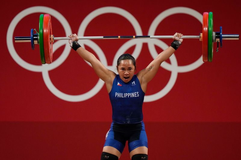 ▲菲律賓舉重女將狄亞茲（Hidilyn Diaz）以挺舉127公斤、抓舉97公斤、總和224公斤成績，贏得東京奧運女子舉重55公斤級金牌，是菲律賓史上首面金牌。（圖/美聯社）
