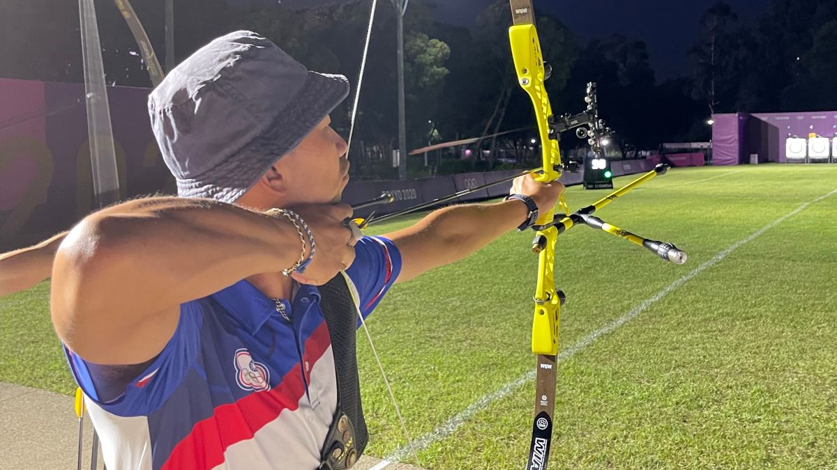 ▲2020東京奧運，「博士射手」魏均珩以總比分6比2逆轉擊敗西班牙Daniel Castro，挺進32強，下役恐上演中華隊內戰。（圖／教練林政賢提供）