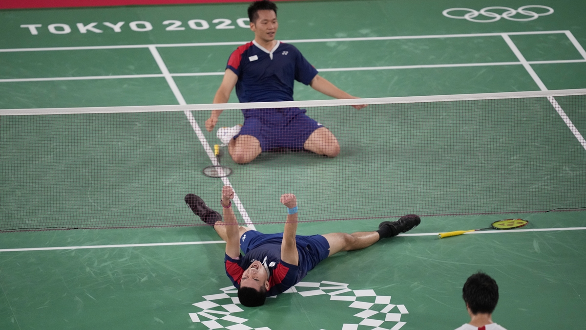 ▲我國第一男雙「麟洋配」王齊麟、李洋29日闖進四強，寫下台灣羽球男雙奧運最佳紀錄。（圖／美聯社）