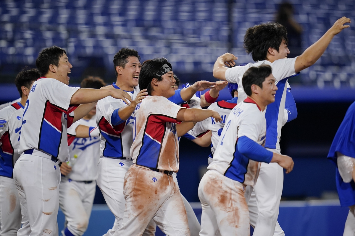 ▲東京奧運棒球賽事，韓國隊在29日出戰以色列，第6局時，韓國電視台MBC直接顯示「比賽結束」，引發爭議。（圖／美聯社）