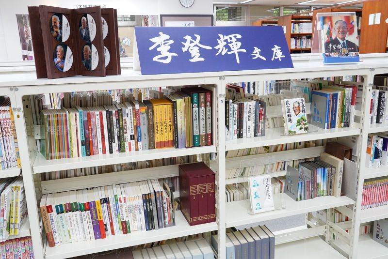 ▲前總統李登輝逝世週年,日台交流協會設文庫專區追思。(圖/日台交流協會臉書)