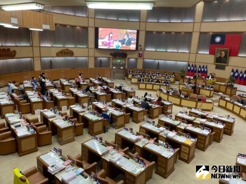 ▲新北市議員陳儀君質詢新北市長侯友宜,若普發先金的話,是否贊成排富?(圖/記者陳志仁攝,2021.07.30)