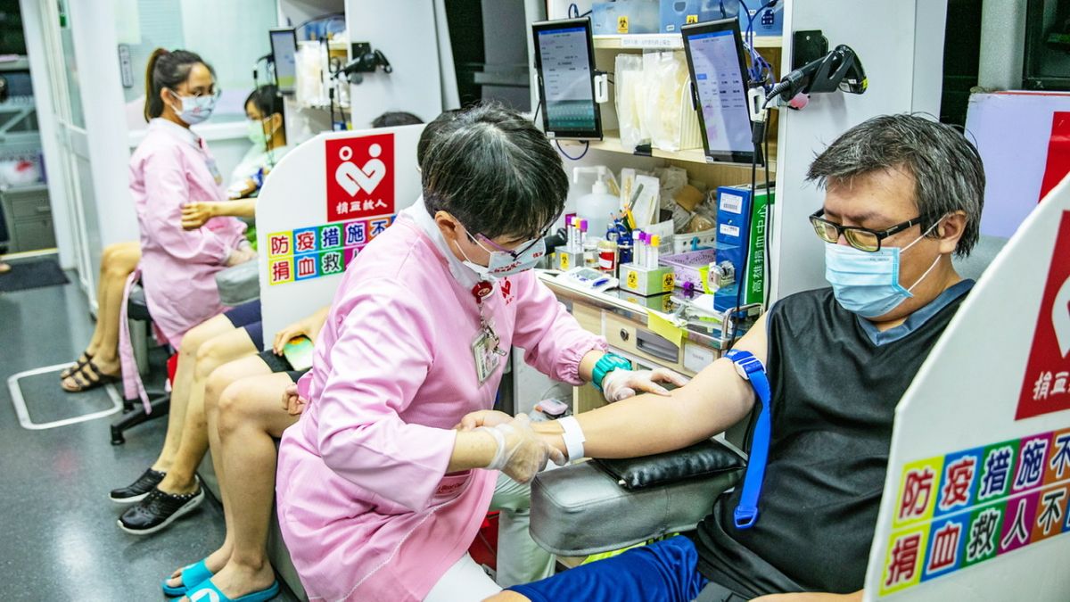 ▲三發地產與金革音樂跨界攜手，動員同仁響應捐血，並力邀各界挽袖一同捐熱血。（圖／三發地產提供）